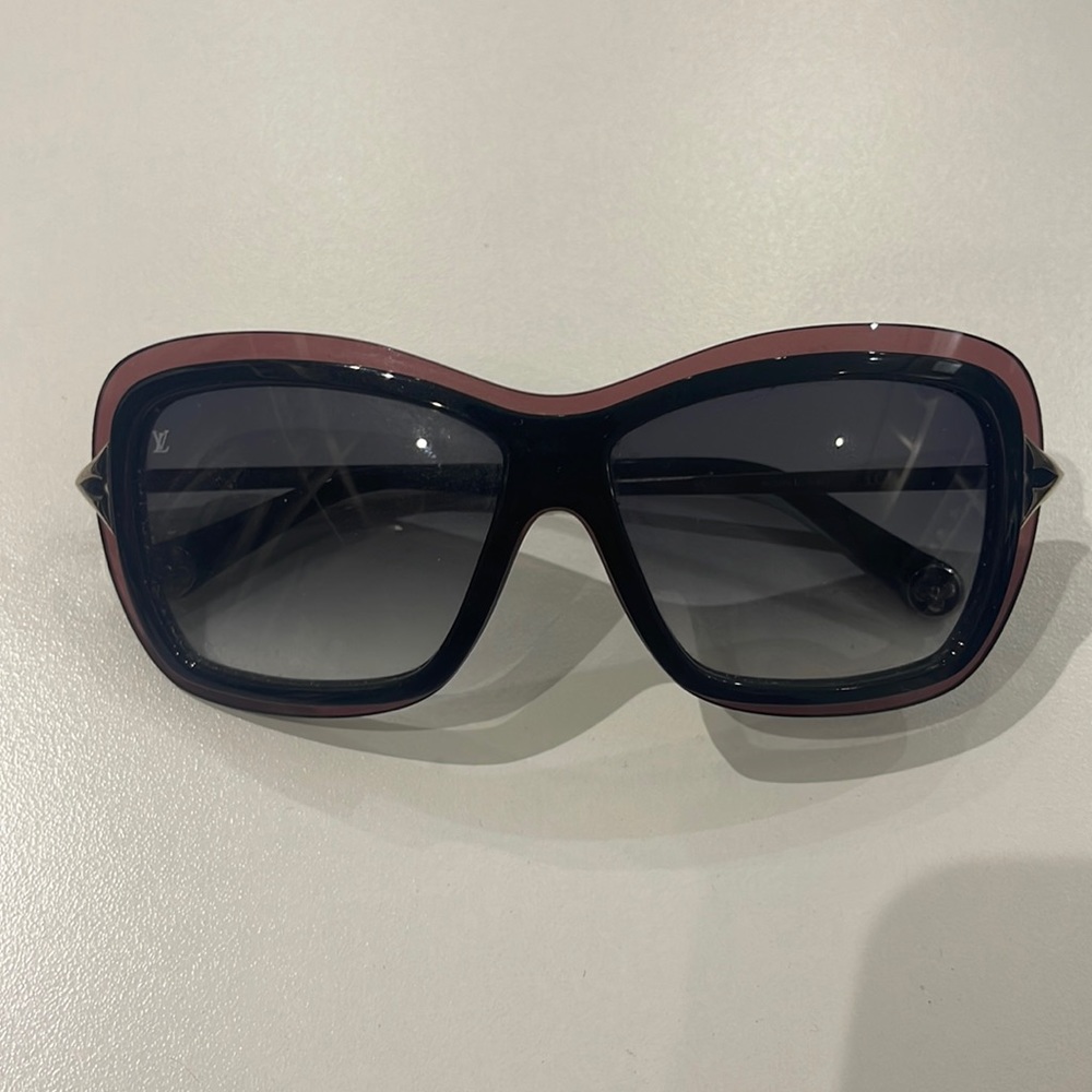 LOUIS VUITTON Sunglasses